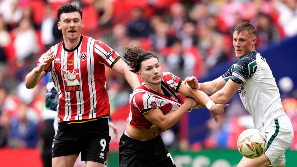 Callum O'Hare and Kieffer Moore in action for Sheffield United in the Championship play-off final in 24/25.