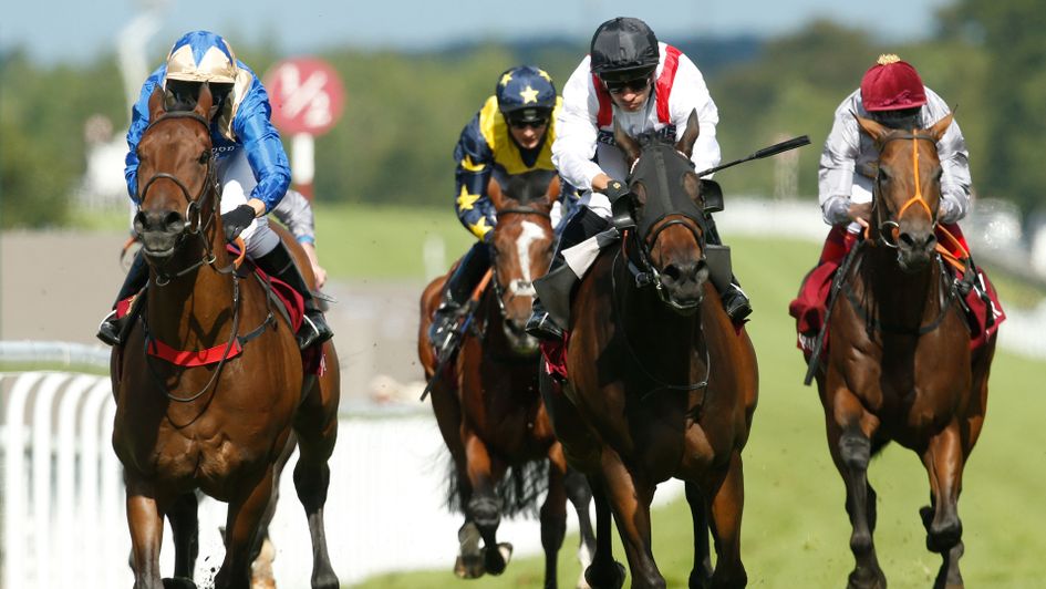 Battered (r) edges ahead of Sir Titan
