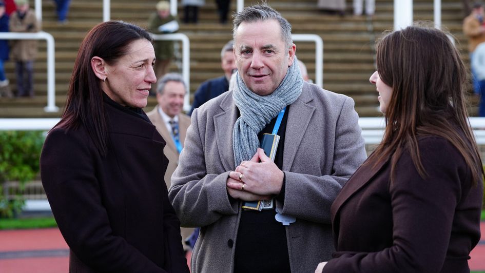 Faye Bramley talks to John and Amy Hunt after the race