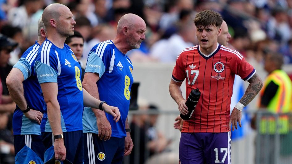 Scotland manager Steve Clarke (centre) speaks with Ben Gannon-Doak