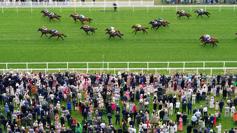 River Tiber (leader on far side) wins the Coventry