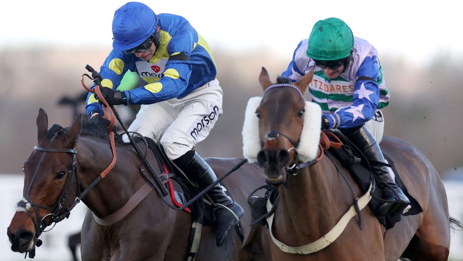 Jakar Du Moulin (left) battles to victory