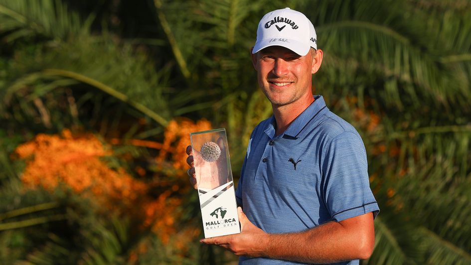 Jeff Winther celebrates his victory