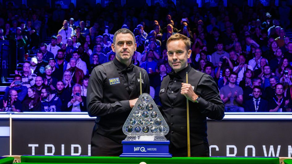 Ronnie O'Sullivan and Ali Carter before the Masters final
