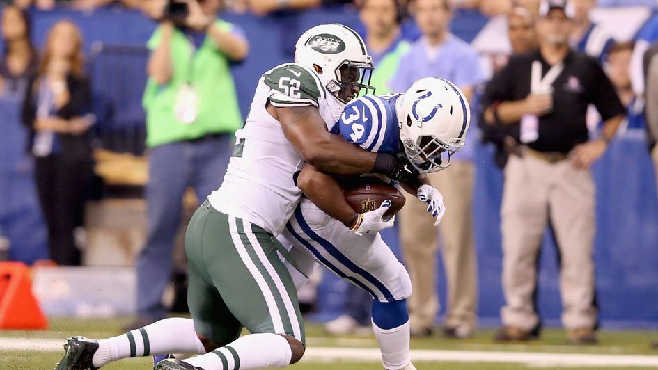 David Harris (left) has signed with New England