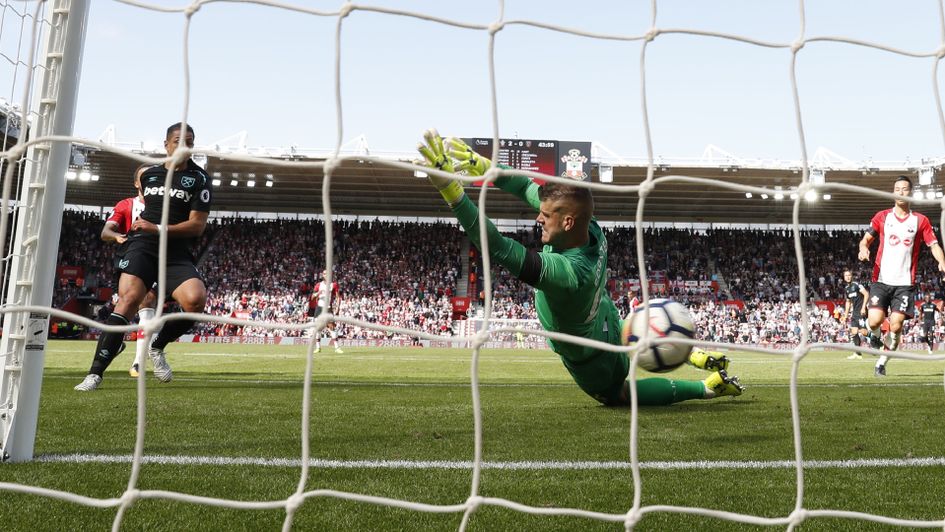 Goal: Javier Hernandez