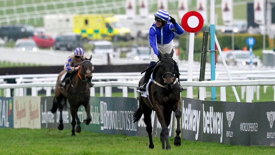 Energumene runs away with the Champion Chase