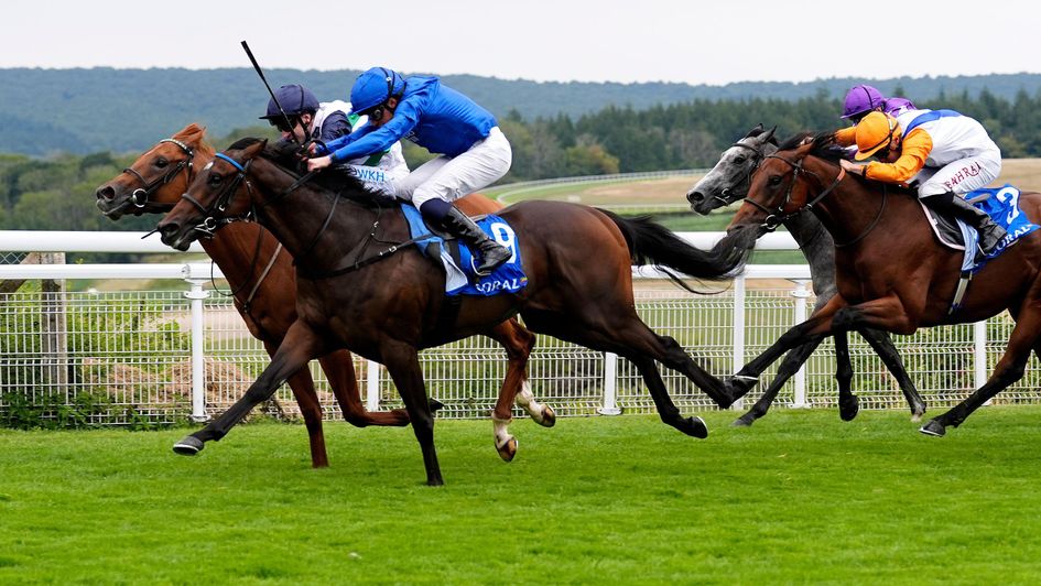 Zavateri fends off Morris Dancer at Goodwood