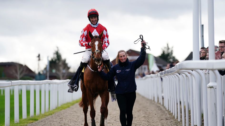 Davy Russell returns victories on the impressive Pied Piper