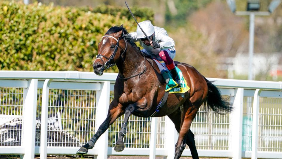 Palace Pier stretches nicely clear at Sandown