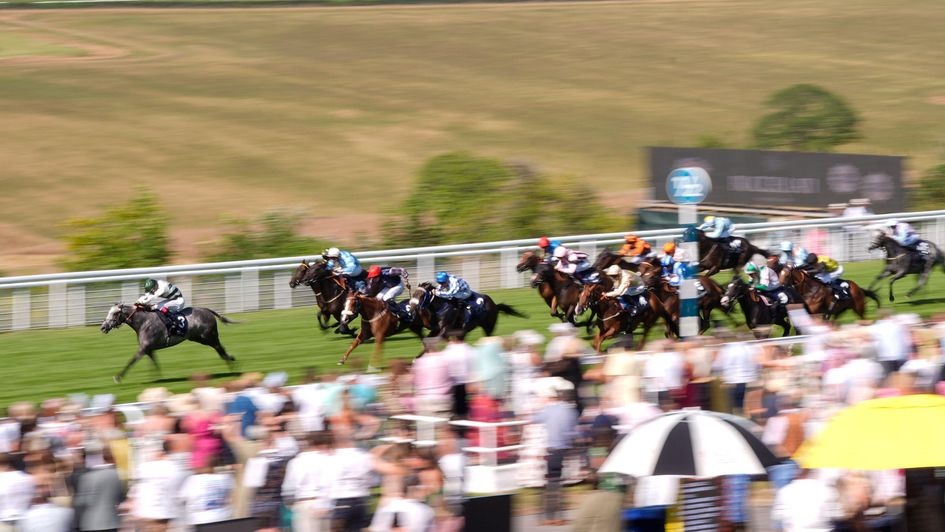 Naana's Shadow sprints clear under Oisin Murphy
