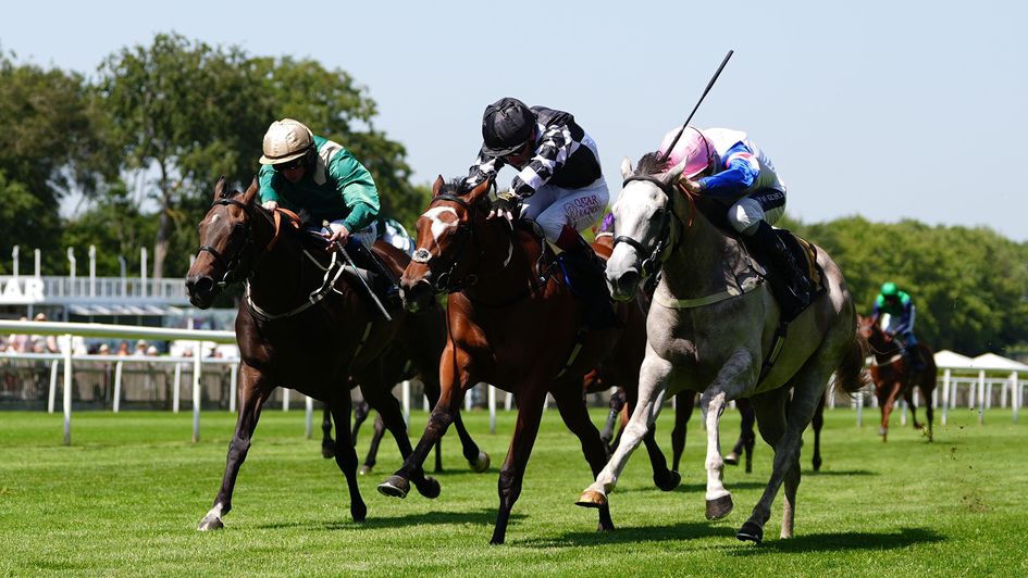 Dead heat between Glorious Game ridden by Oisin Murphy and Havana Sprite ridden by Hector Crouch