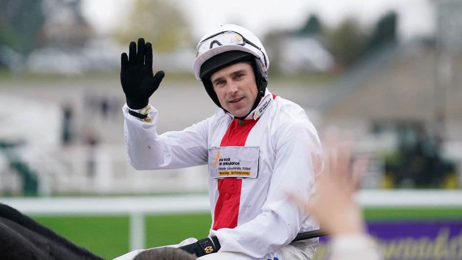 Harry Skelton gives a wave to the crowd on Nube Negra