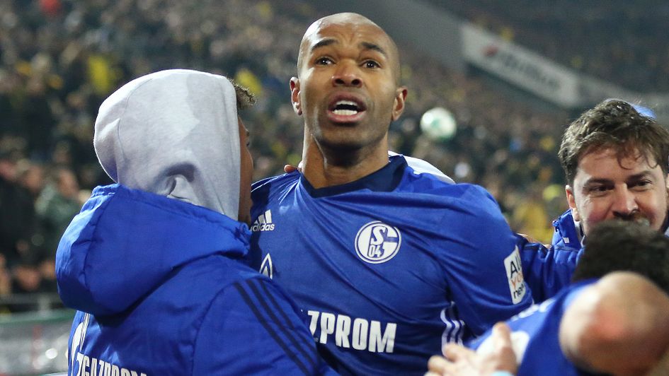 Naldo of Schalke celebrates 