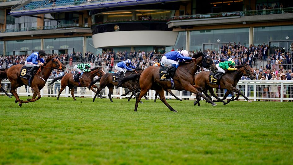 Danyah (pink cap) edges a thriller