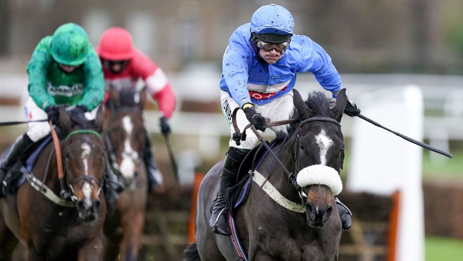 Star Gate surges clear at Sandown