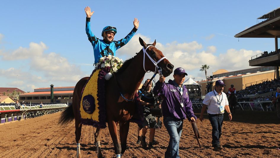 Kent Desormeaux celebrates on Roy H