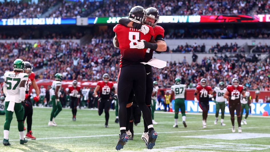 Kyle Pitts celebrates his touchdown against the New York Jets