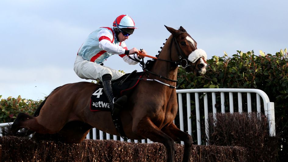 Itchy Feet on his way to a Grade One win at Sandown