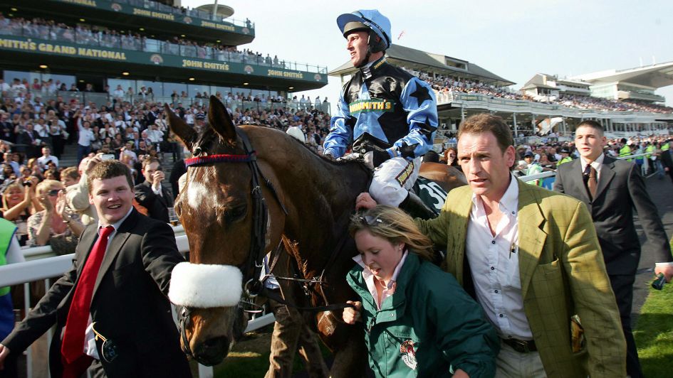 Silver Birch returns in triumph at Aintree