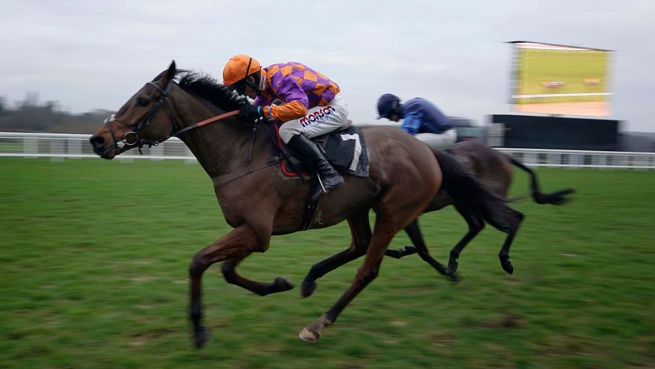 Worthy Farm held on despite idling on the run-in