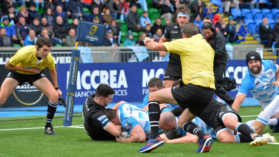 Cian Healy scores for Leinster