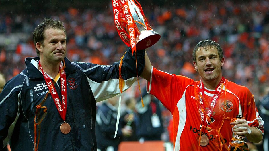 Simon Grayson (left) guided Blackpool to promotion in 2007