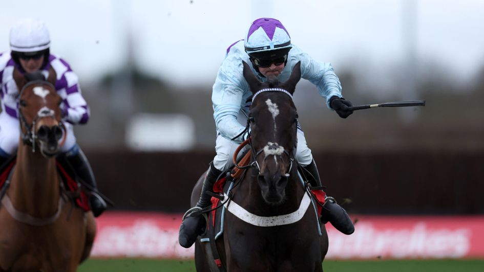 Califet En Vol wins under Nico de Boinville