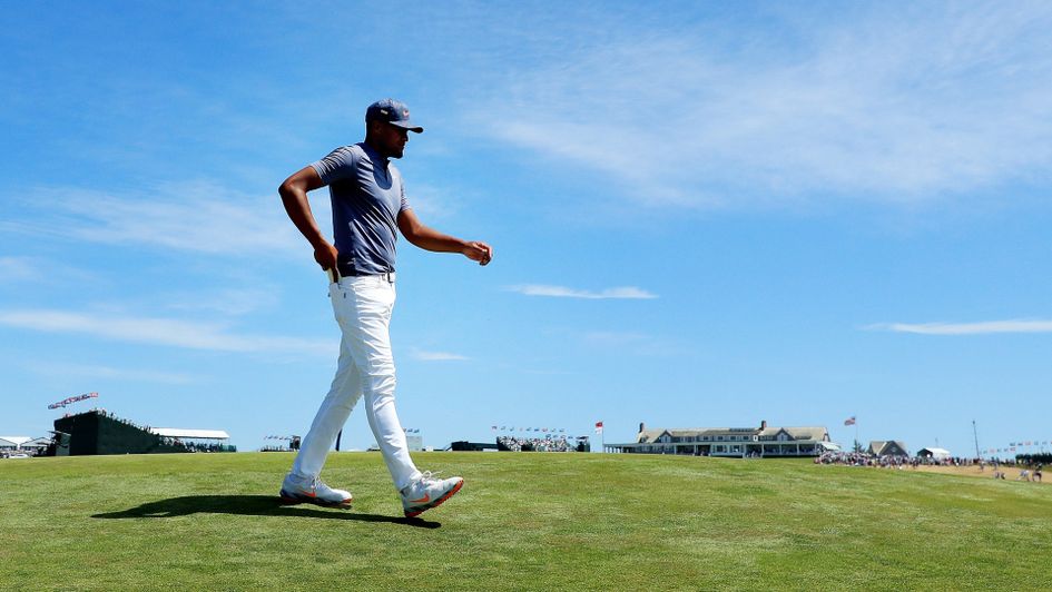 Tony Finau strides his way to a 66