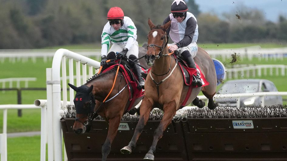 Teahupoo (right) goes on to win after Casheldale Lad falls at the last