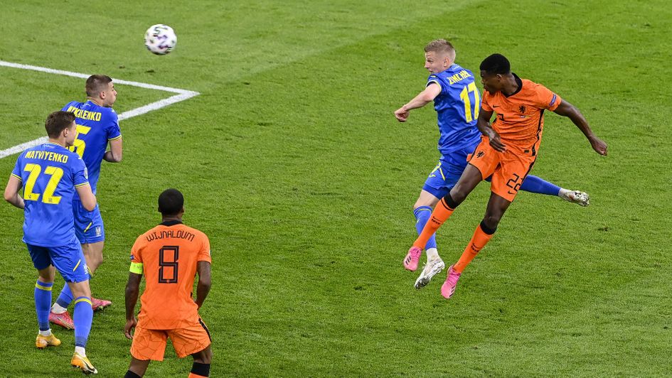 Denzel Dumfries scores the winner against Ukraine