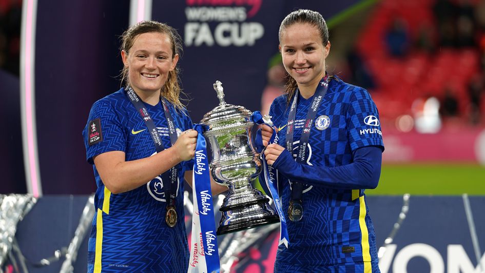 Erin Cuthbert and Guro Reiten with the FA Cup in 2021