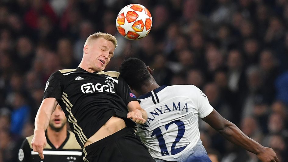 Donny van de Beek (L) vies with Tottenham's Victor Wanyama
