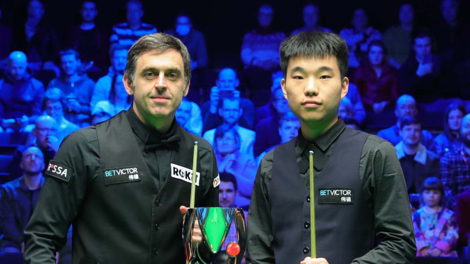 Ronnie O'Sullivan and Fan Zhengyi before the European Masters final