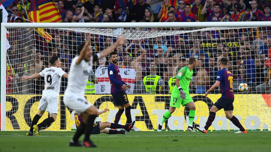 Kevin Gameiro scores for Valencia