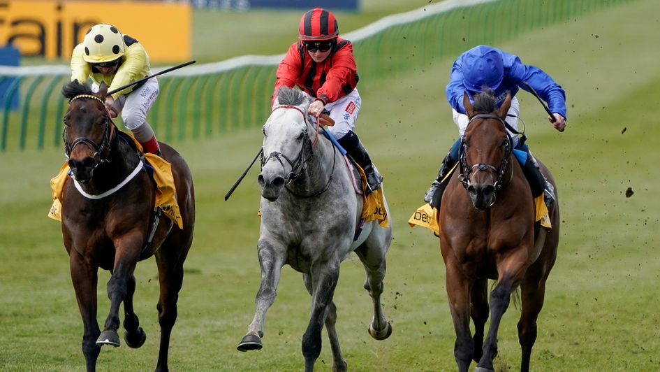 Lazuli (right) wins the Palace House