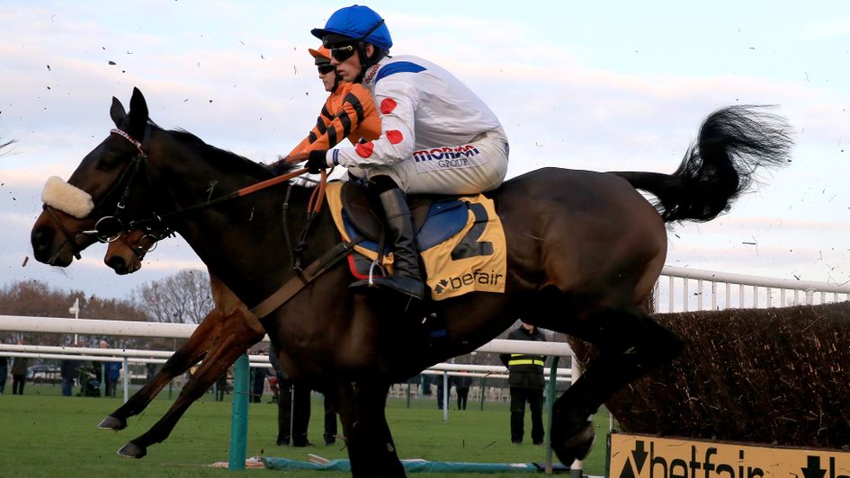 Clan Des Obeaux in action in the Betfair Chase