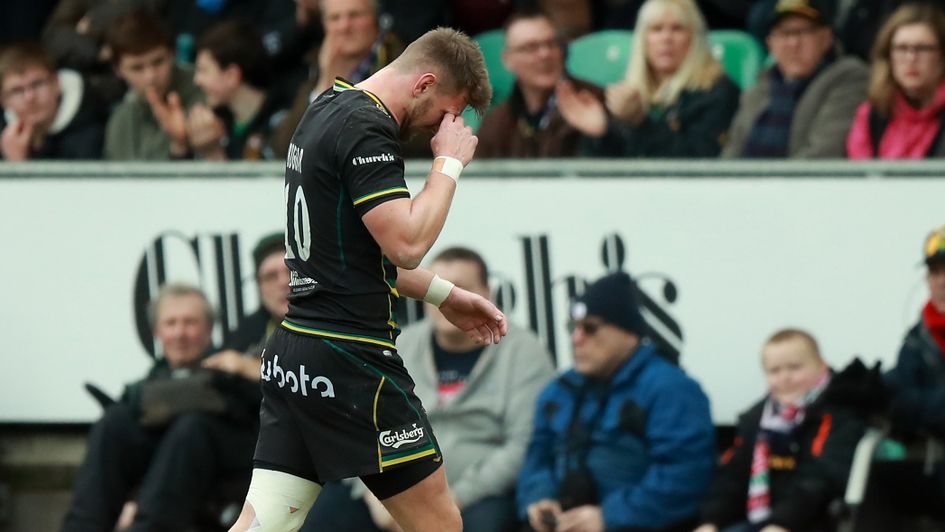 Dan Biggar leaves the field