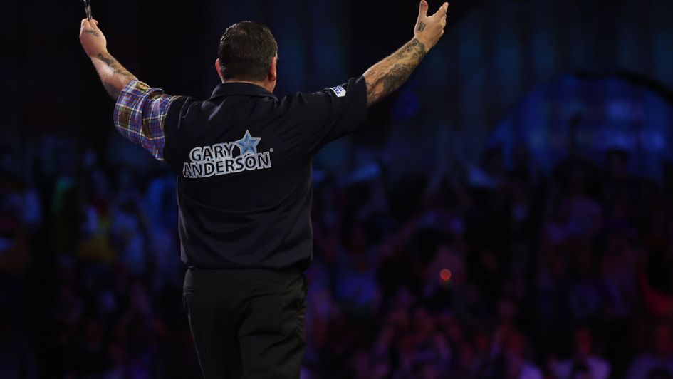 Gary Anderson beat Rob Cross to reach the last eight