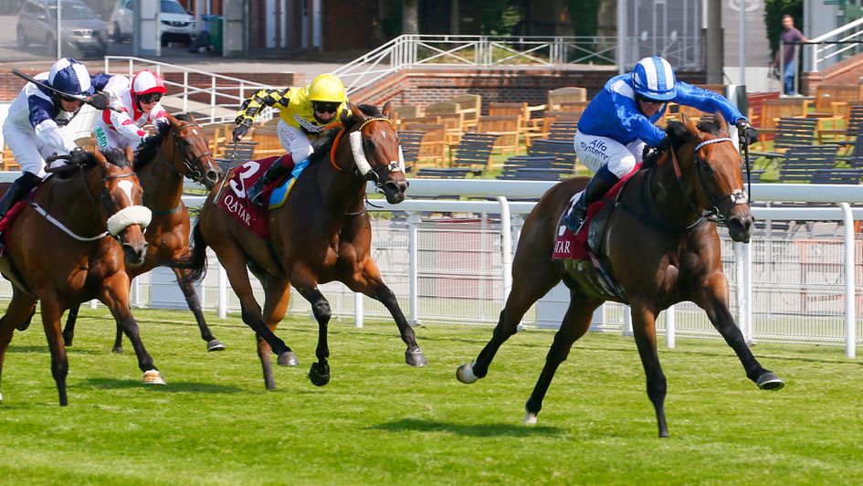 Glass Slippers (left) gives pursuit to Battaash