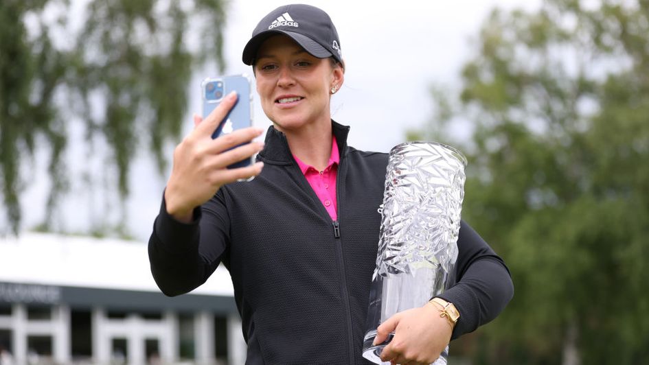 Linn Grant celebrates with a winning selfie