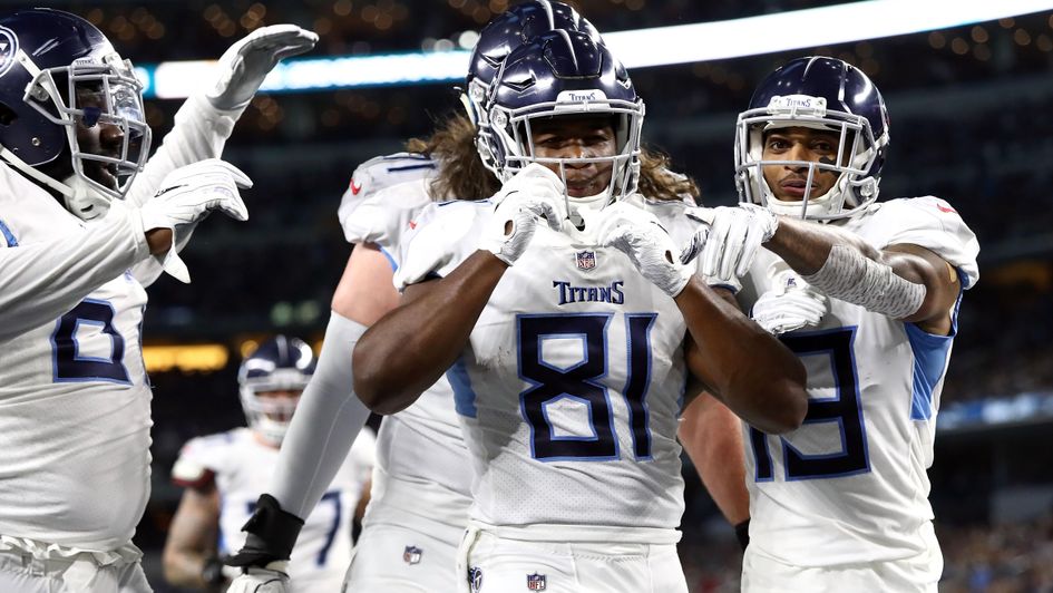 Jonnu Smith celebrates his touchdown