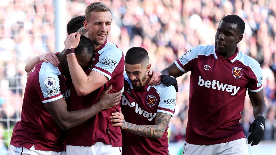 West Ham celebrate Tomas Soucek's goal against Wolves