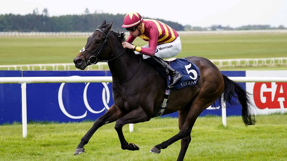 Twilight Spinner surges clear