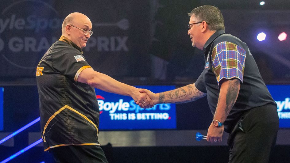 Andrew Gilding and Gary Anderson (Picture: PDC)