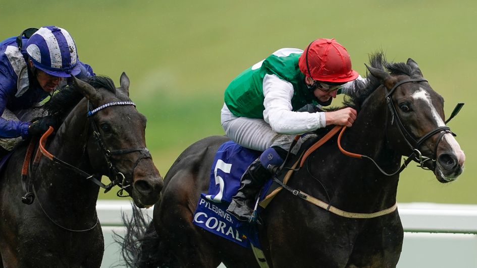 Pyledriver and Martin Dwyer has the measure of Al Aasy