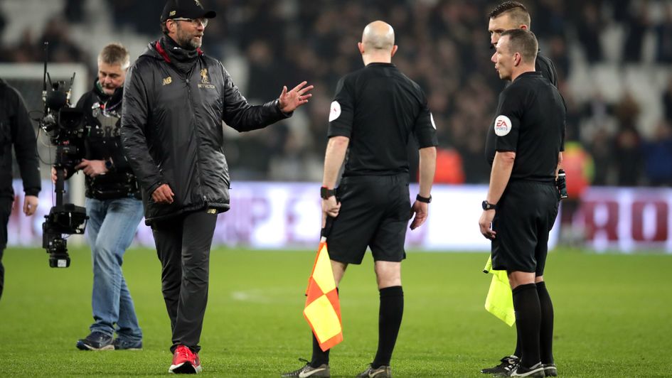 Jurgen Klopp exchanges words with referee Kevin Friend