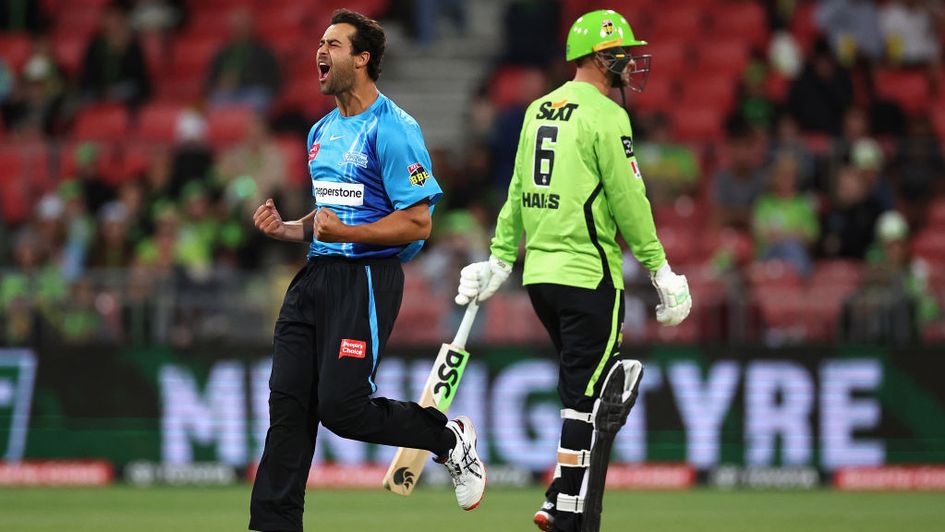 Wes Agar helped himself to four Sydney Thunder wickets