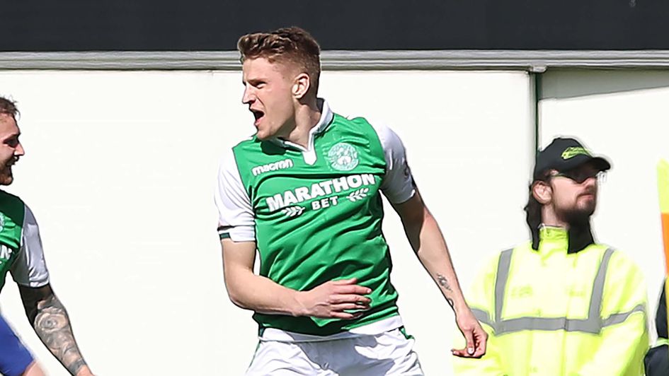 Vykintas Slivka celebrates for Hibernian