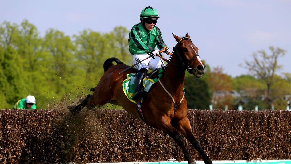 Hewick pours on the pressure at Sandown